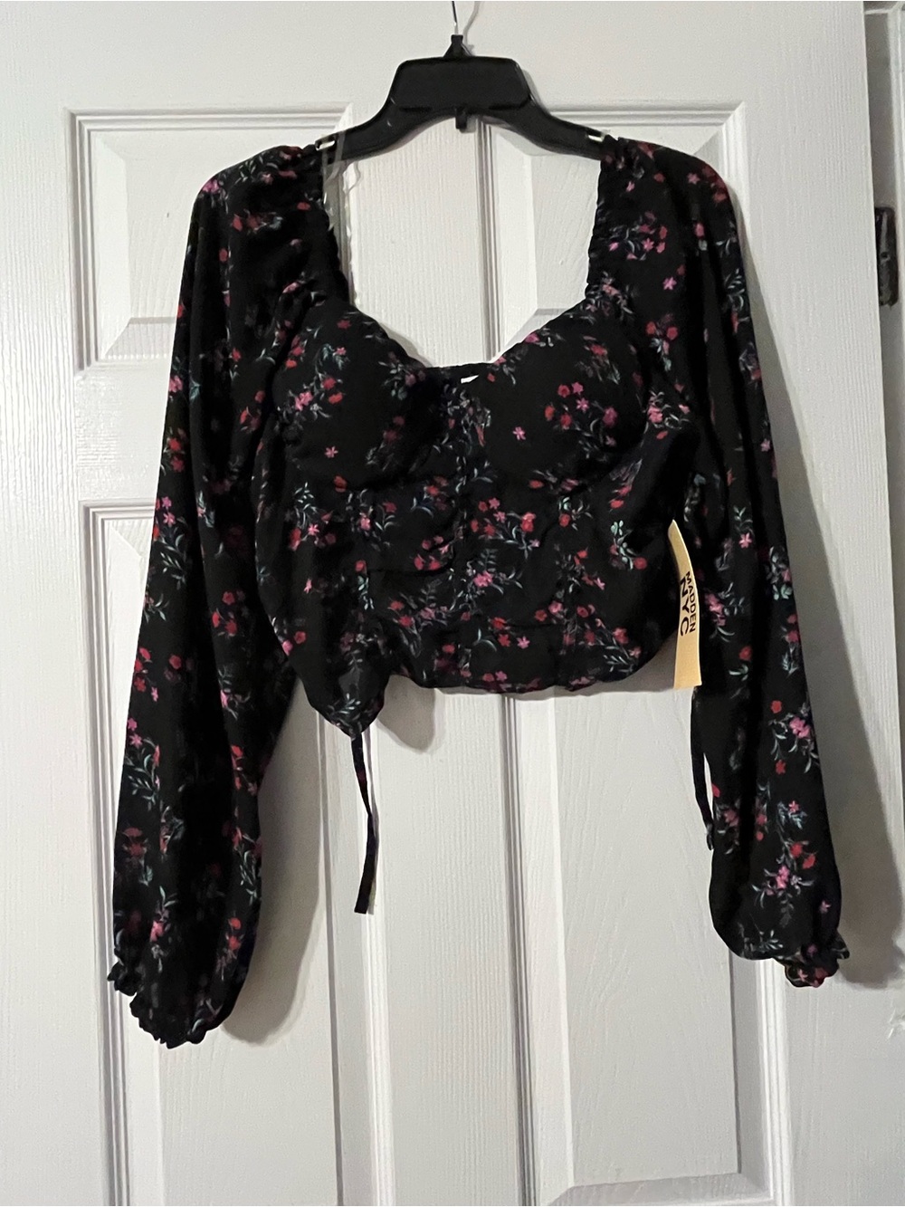 Black Floral Long-Sleeve Cropped Top - Women's Madden NYC